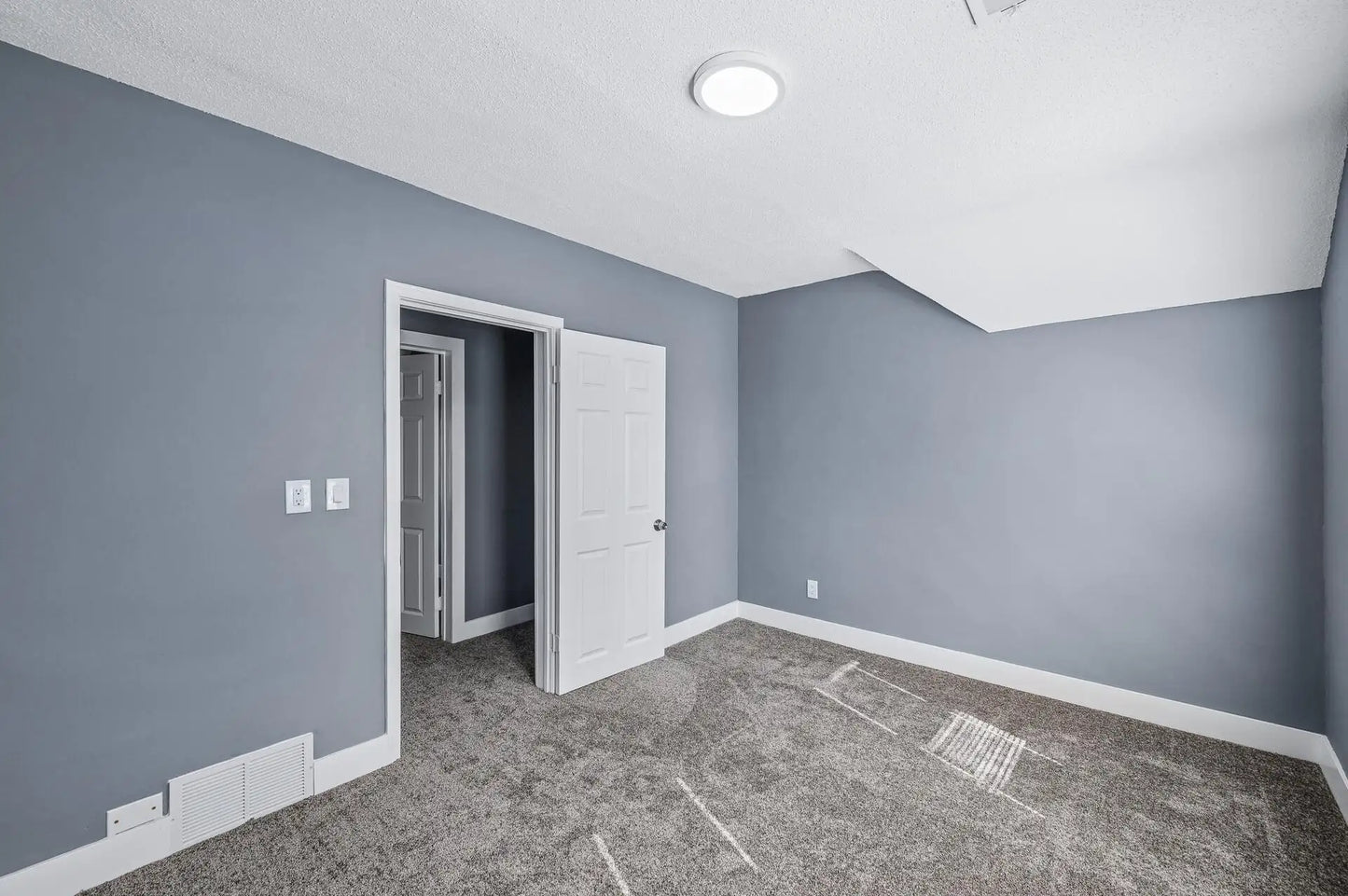 811 York Avenue, Saint Paul, MN 55106