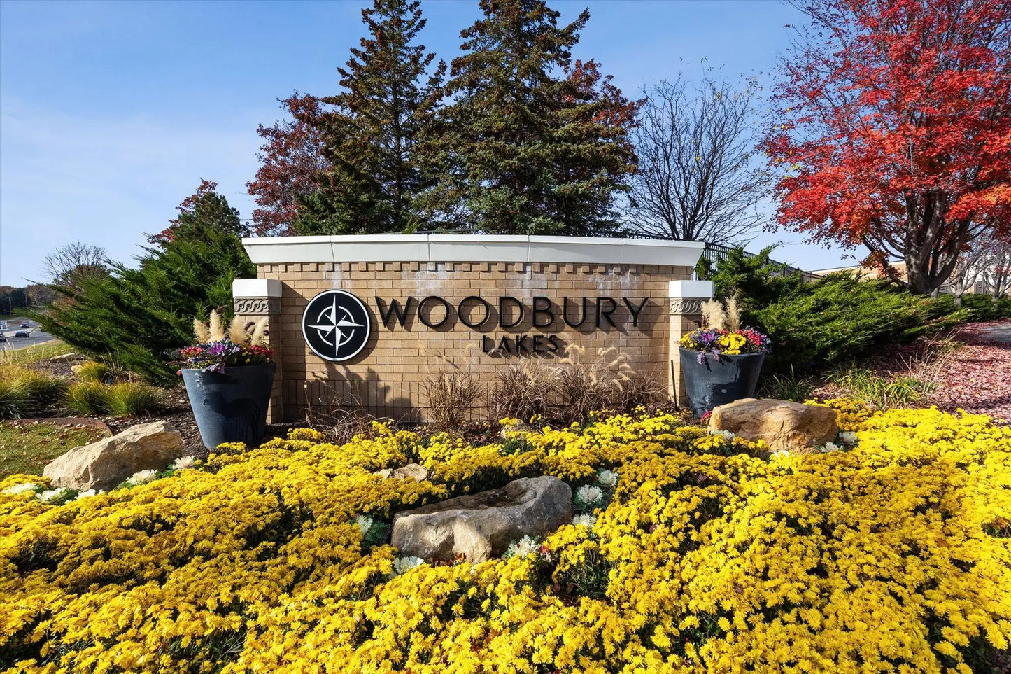 8337 Brumby Trail, Woodbury, MN 55129