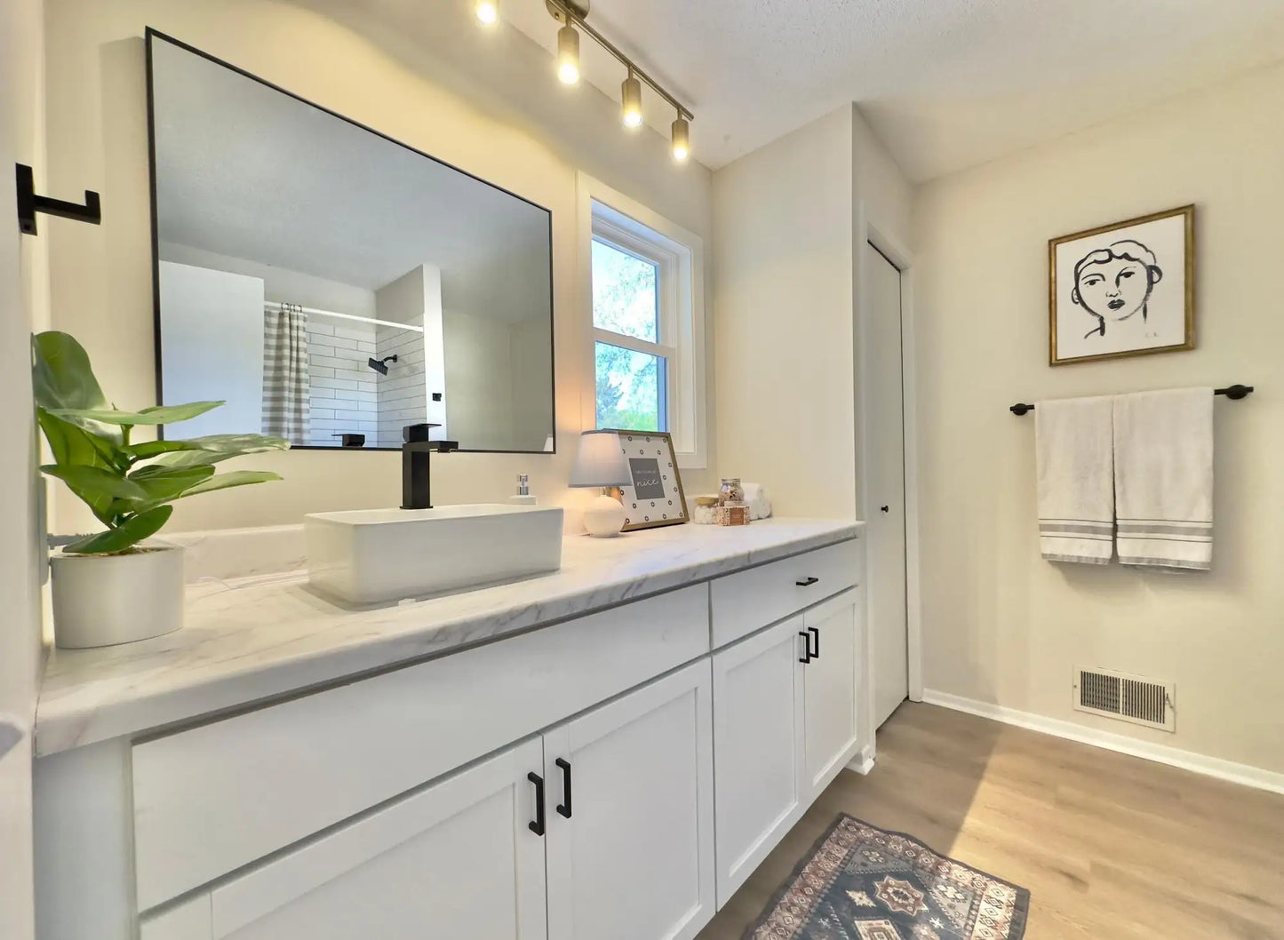 192 Transit Avenue, Roseville, MN 55113