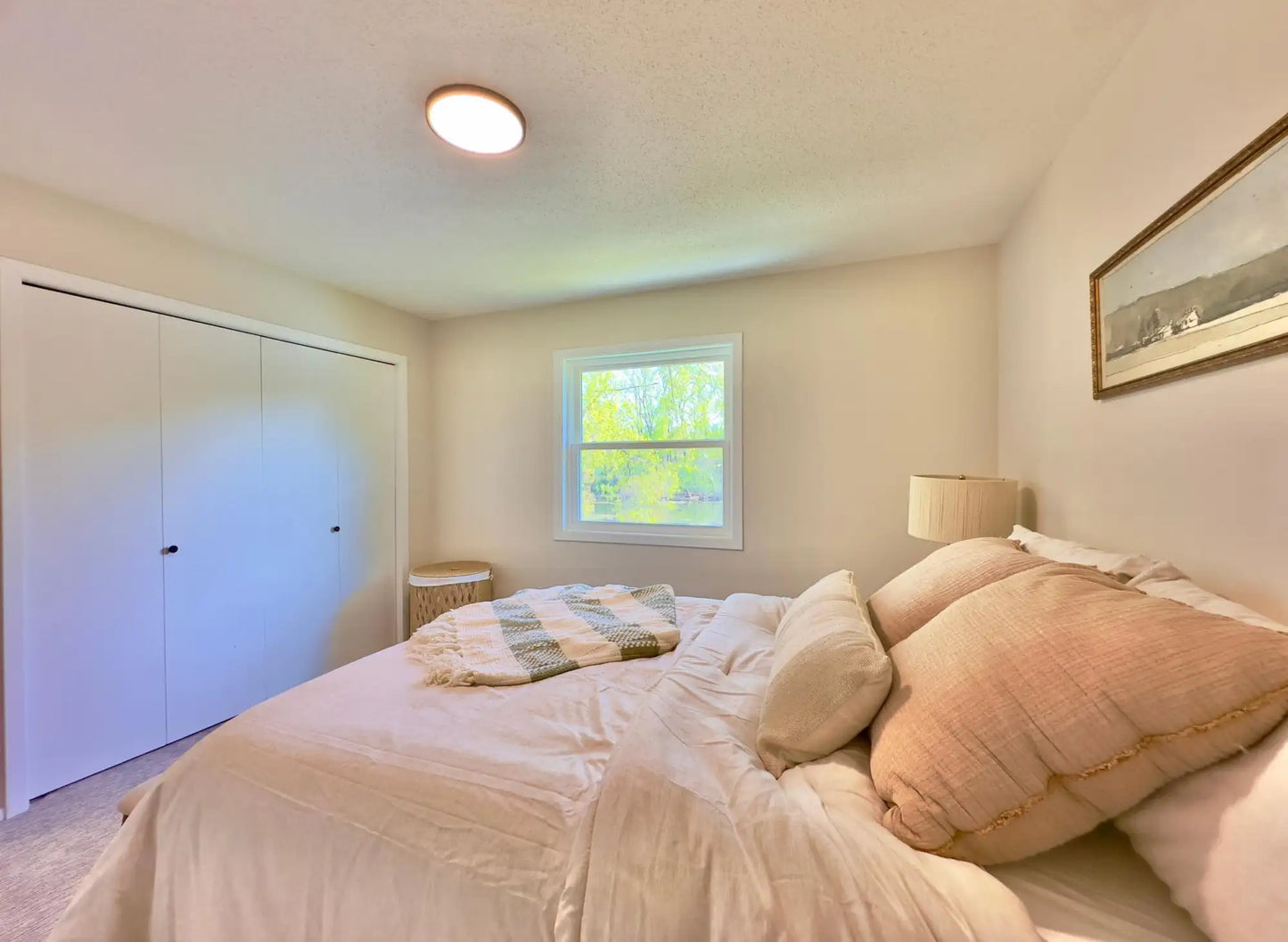 192 Transit Avenue, Roseville, MN 55113