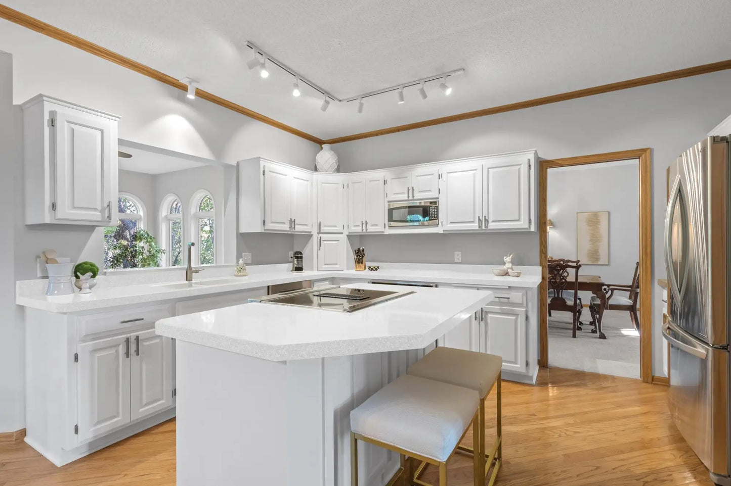 803 Promontory Place, Eagan, MN 55123