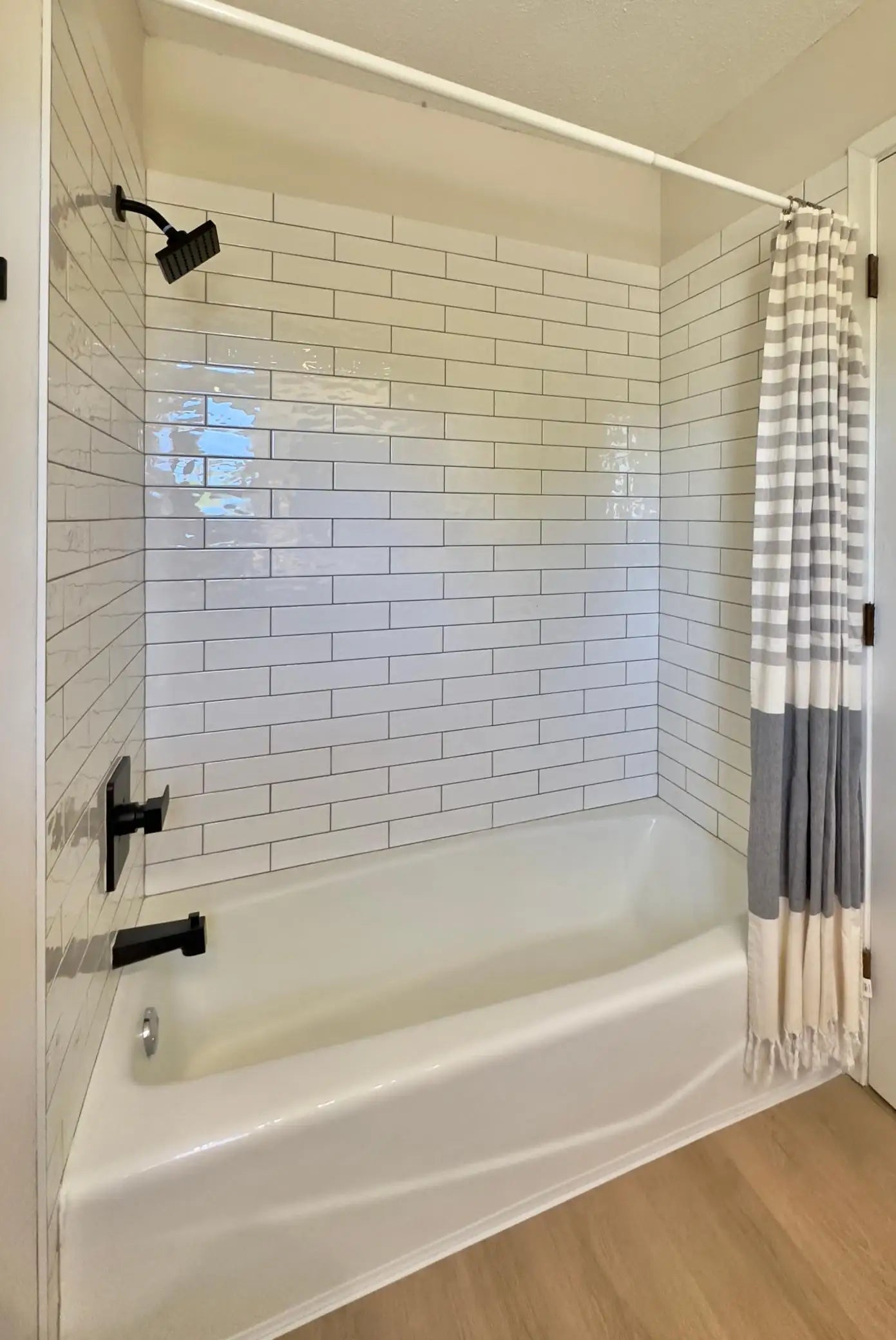 192 Transit Avenue, Roseville, MN 55113