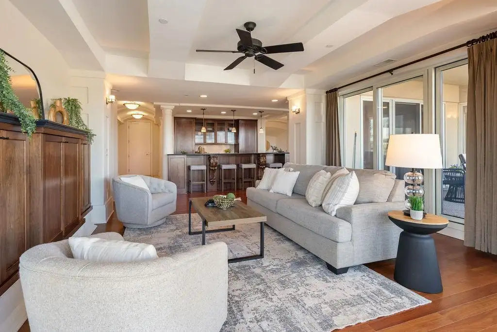 8301 Creekside Circle, Bloomington, MN 55437
