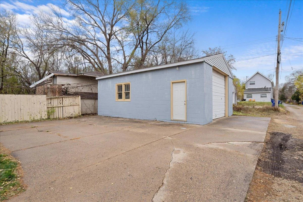1365 Woodbridge Street, Saint Paul, MN 55117
