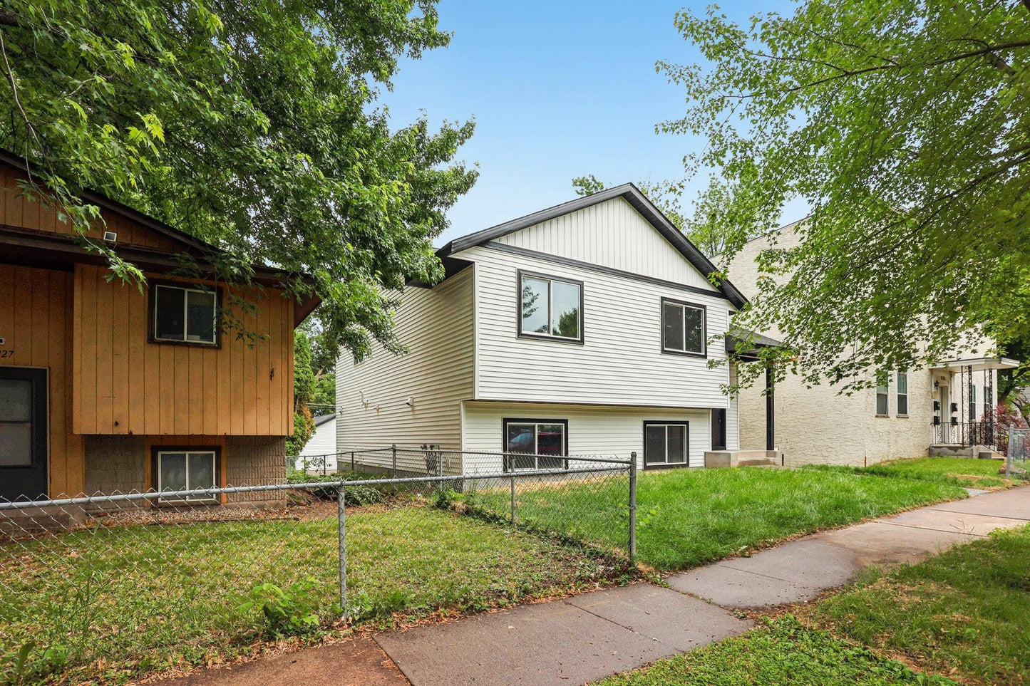 933 Beech Street, Saint Paul, MN 55106