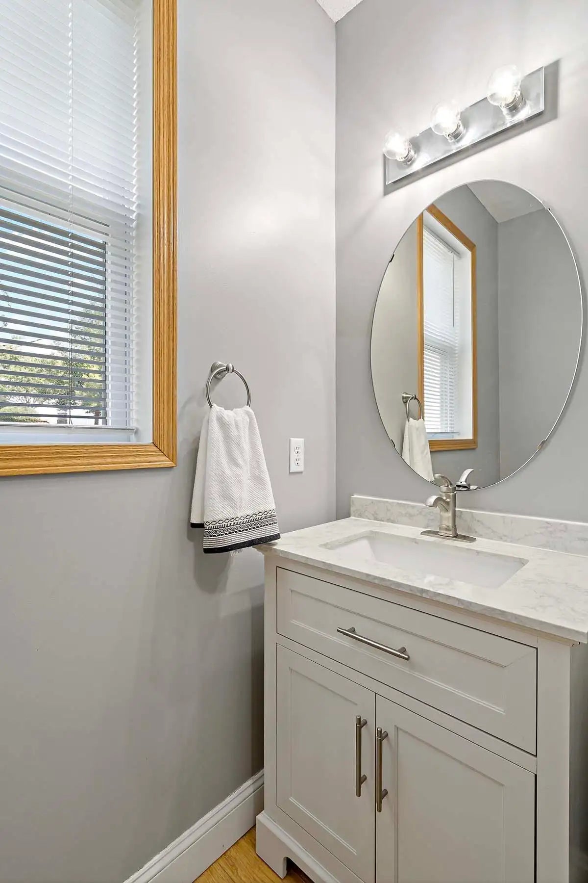 810 Newberry Lane, Chaska, MN 55318