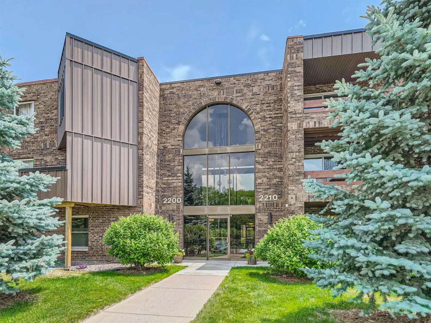 2220 Midland Grove Road, Roseville, MN 55113