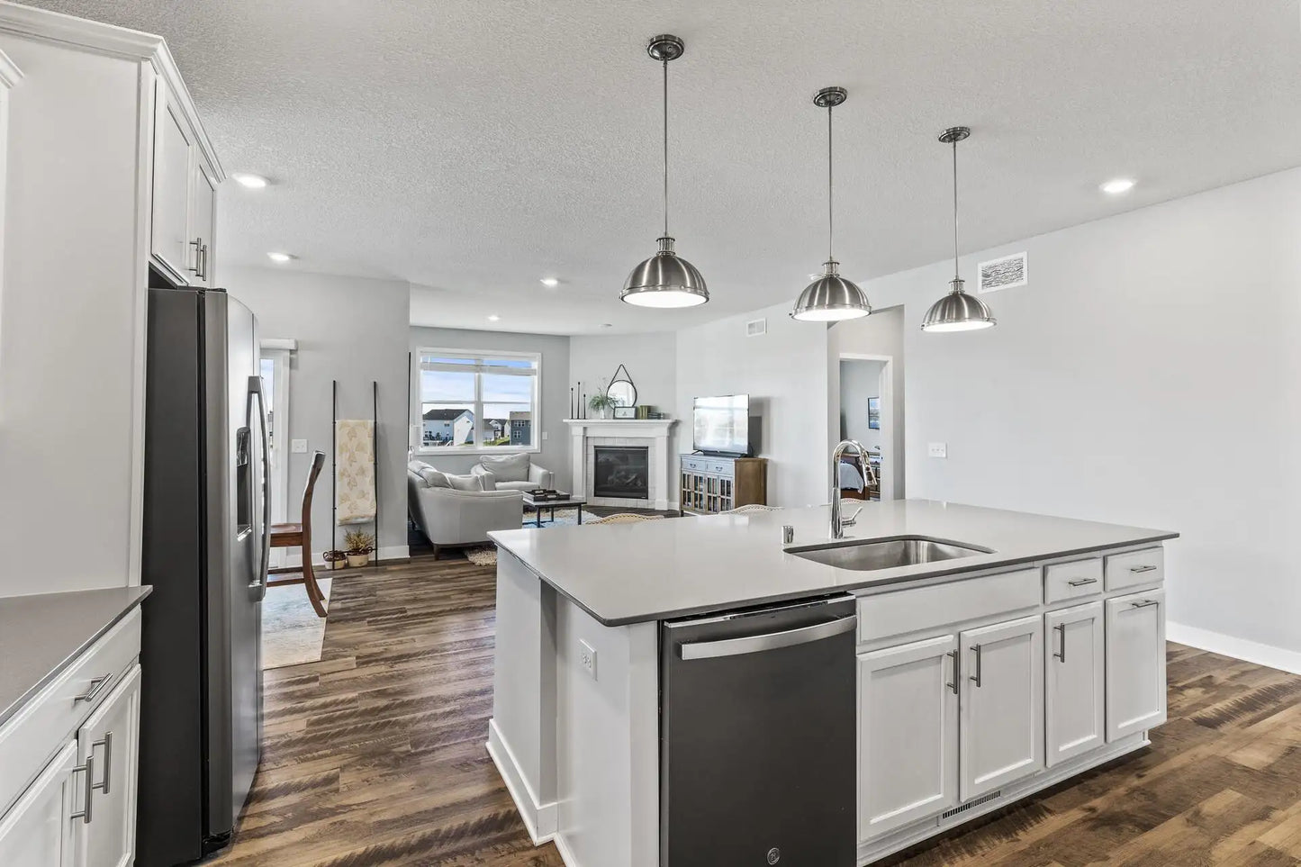 6063 Idsen Avenue, Cottage Grove, MN 55016