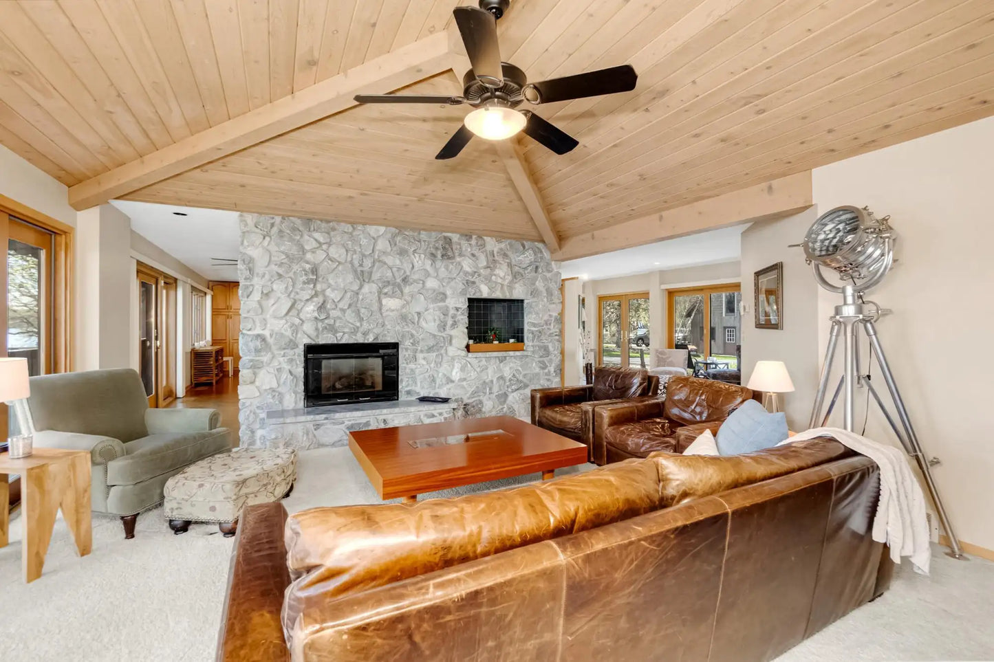 2179 River Road, Saint Mary's Point, MN 55043