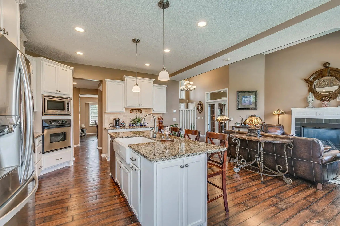 2692 Eagle Valley Drive, Woodbury, MN 55129