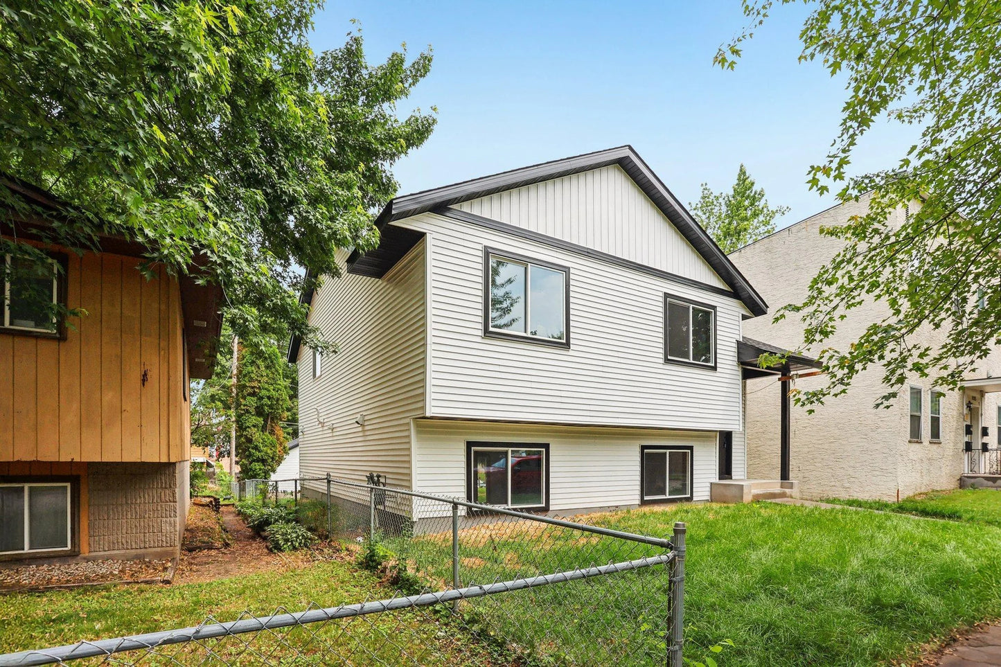 933 Beech Street, Saint Paul, MN 55106