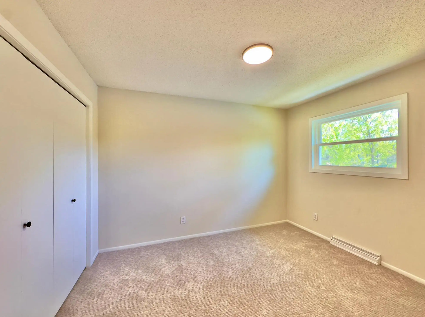 192 Transit Avenue, Roseville, MN 55113