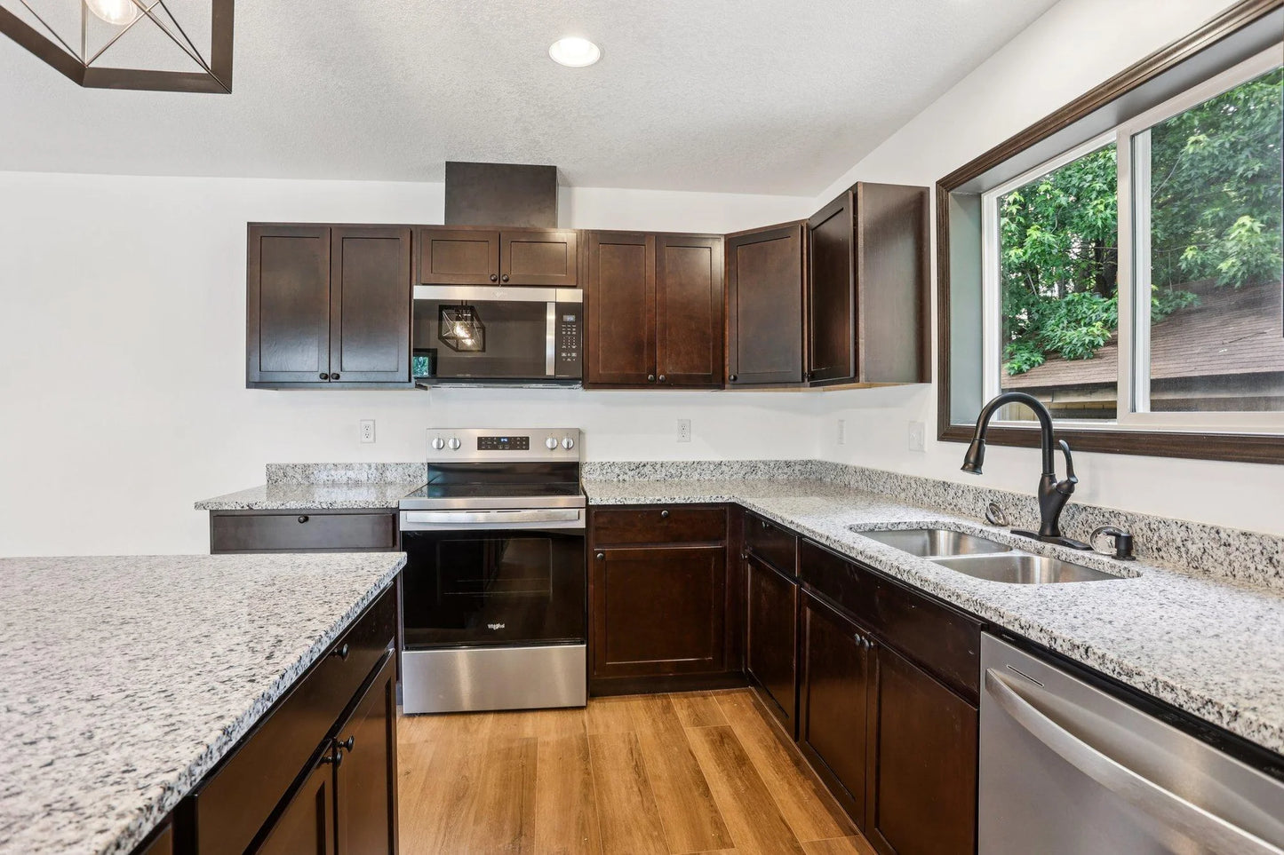 933 Beech Street, Saint Paul, MN 55106