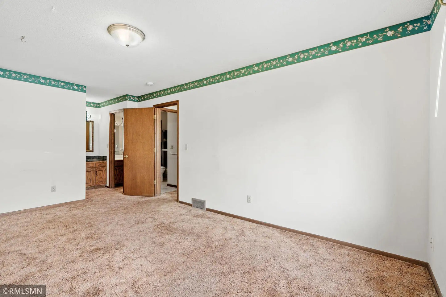 4307 Evergreen Drive, Vadnais Heights, MN 55127