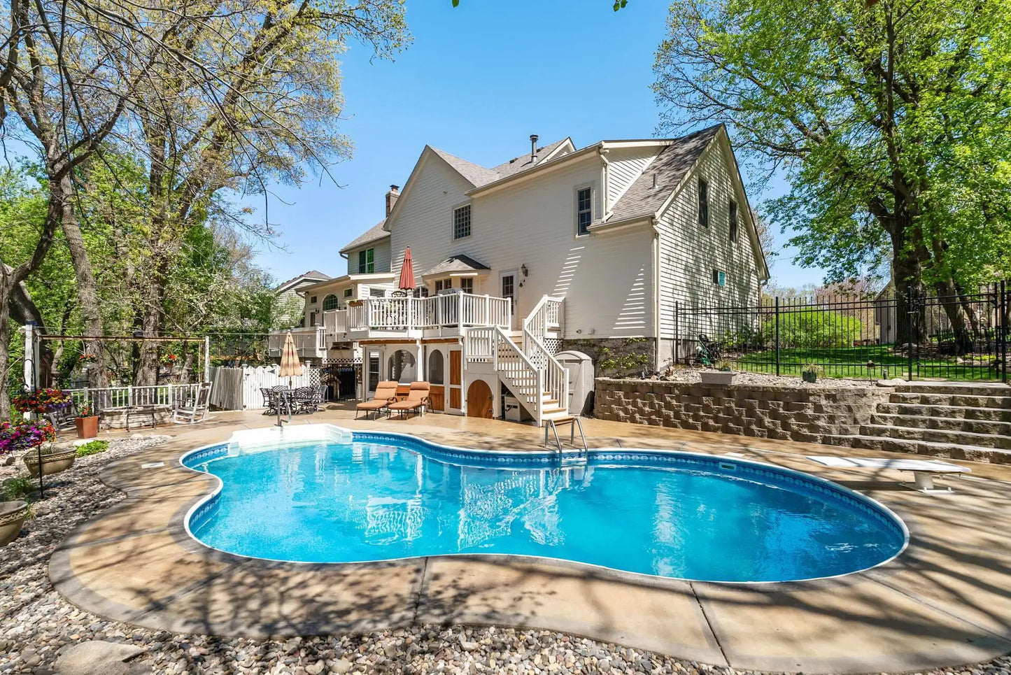 12581 Dover Drive, Apple Valley, MN 55124