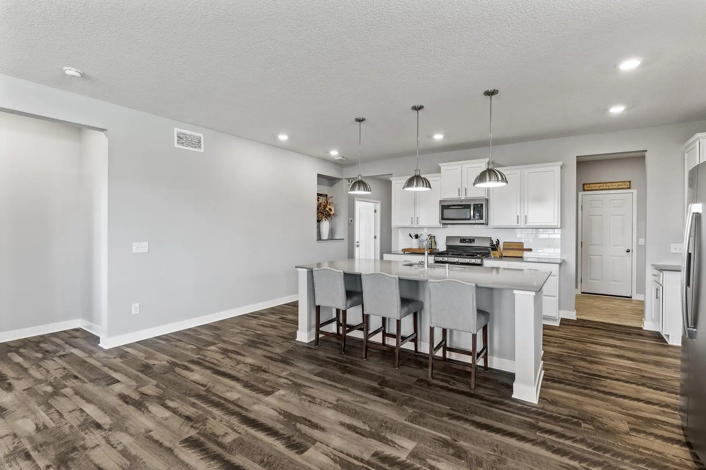 6063 Idsen Avenue, Cottage Grove, MN 55016