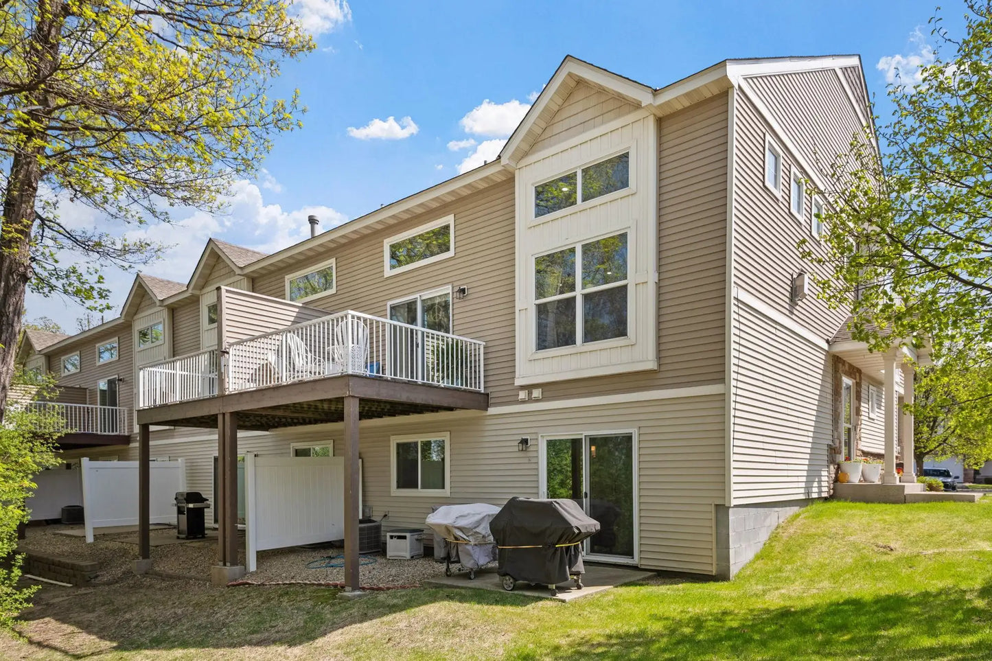 450 Stonewood Lane, Burnsville, MN 55306