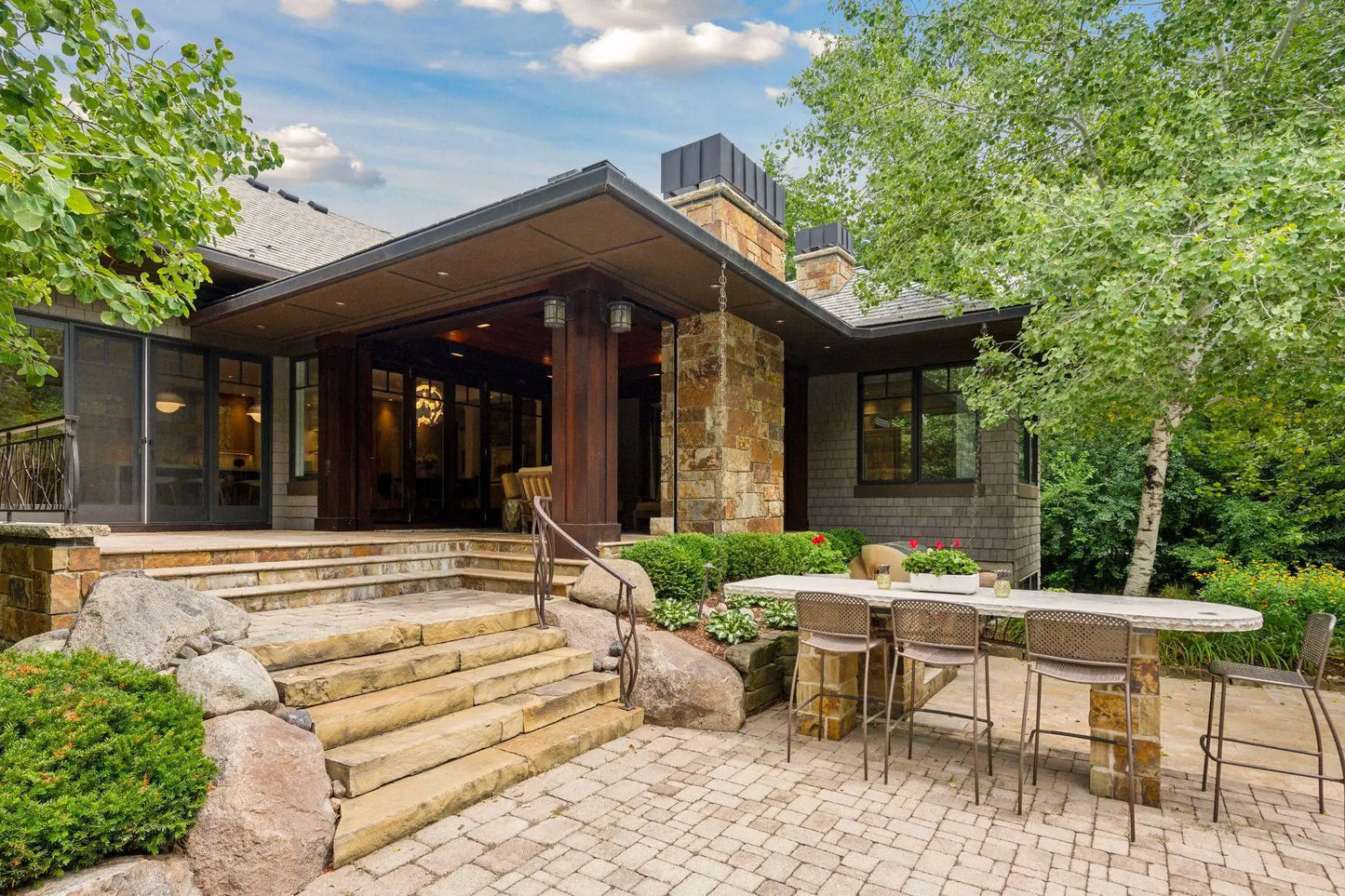 370 Ferndale Road, Wayzata, MN 55391