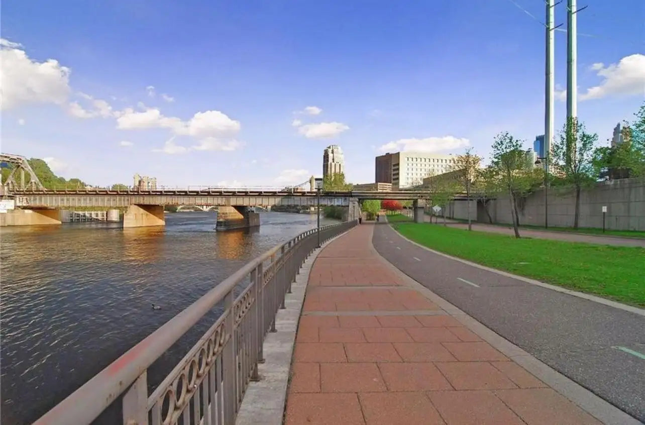 400 1st Street, Minneapolis, MN 55401