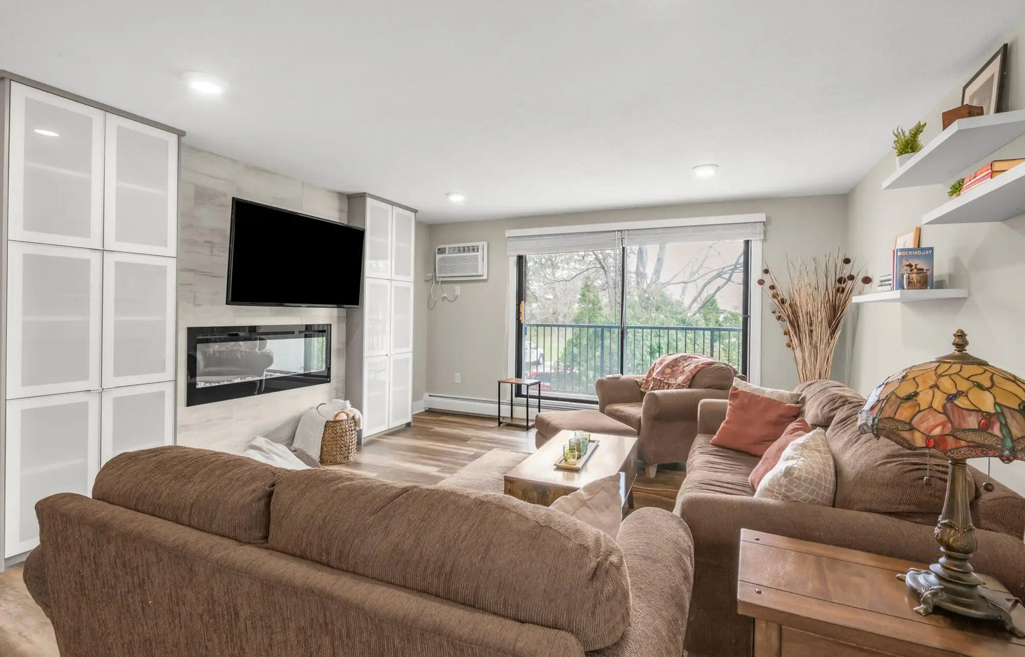 10401 Cedar Lake Road, Minnetonka, MN 55305