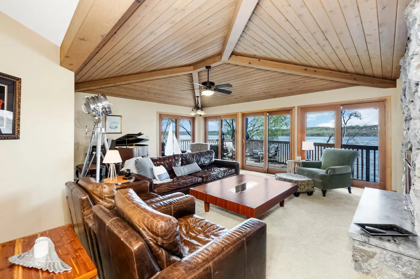2179 River Road, Saint Mary's Point, MN 55043