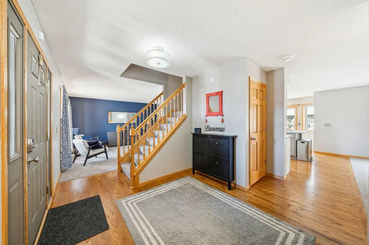 688 Falcon Ridge Road, Woodbury, MN 55125