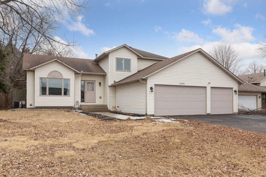 15985 Garrett Drive, Apple Valley, MN 55124