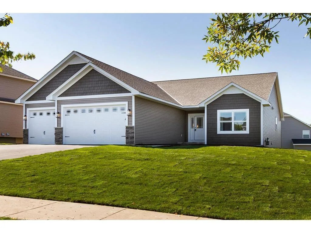 1371 Southfork Drive, Hutchinson, MN 55350