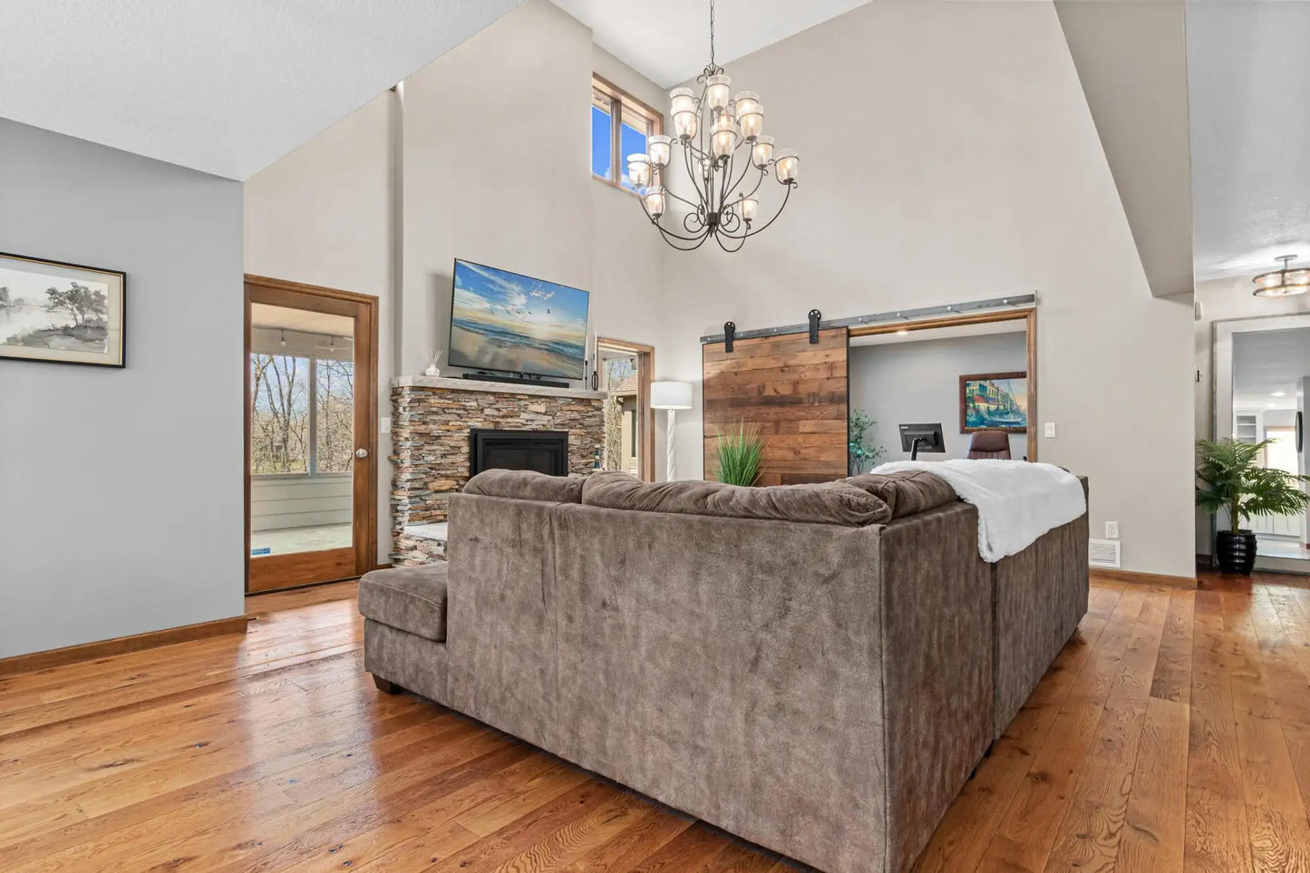 130 Wildwood Bay Drive, Mahtomedi, MN 55115