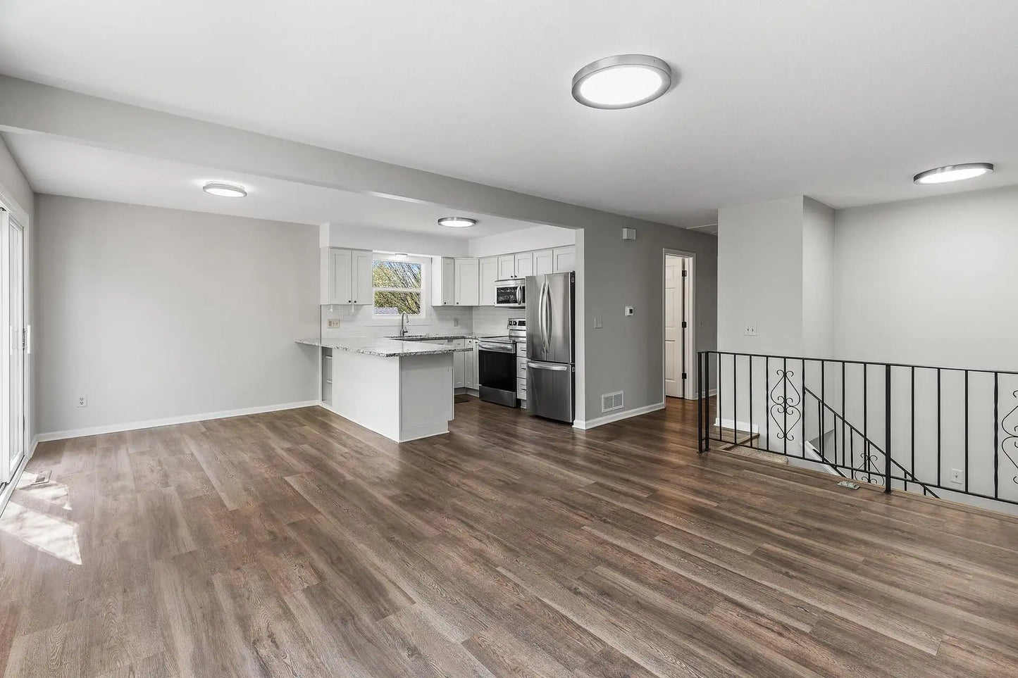255 Hallam Curve, Mahtomedi, MN 55115