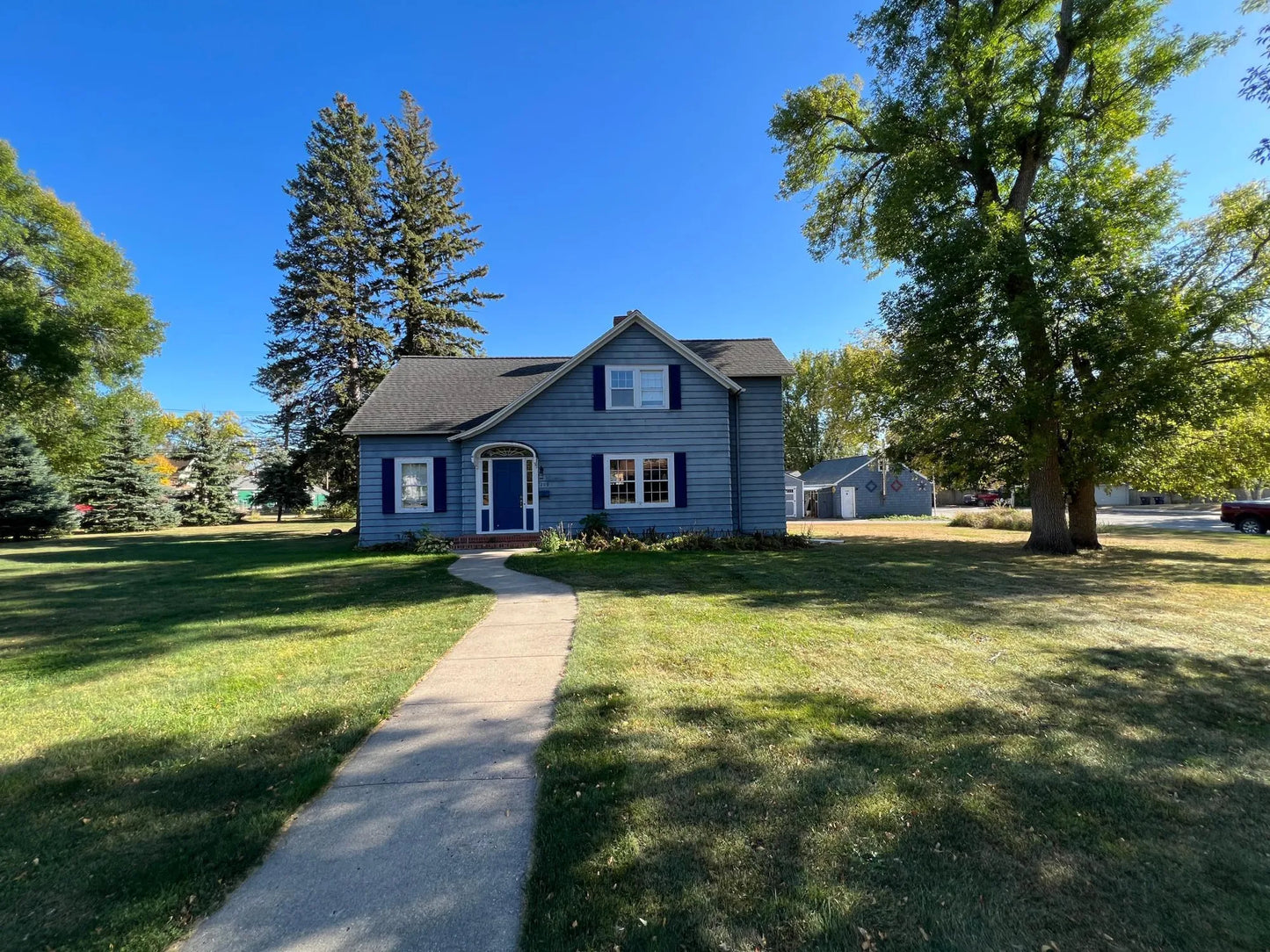 209 5th Street, Morris, MN 56267