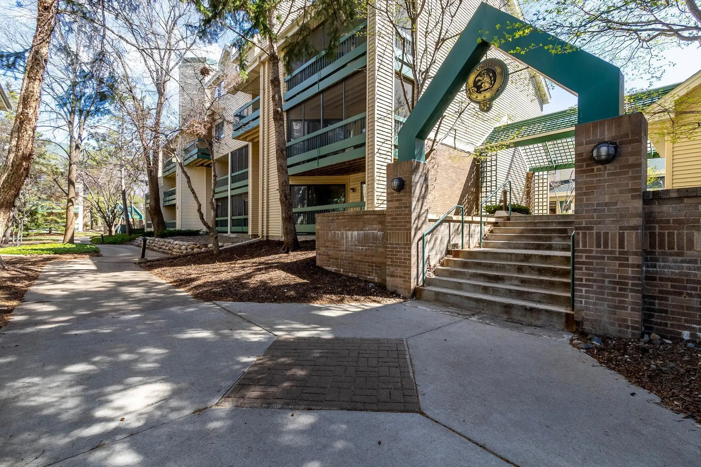 7631 Edinborough Way, Edina, MN 55435