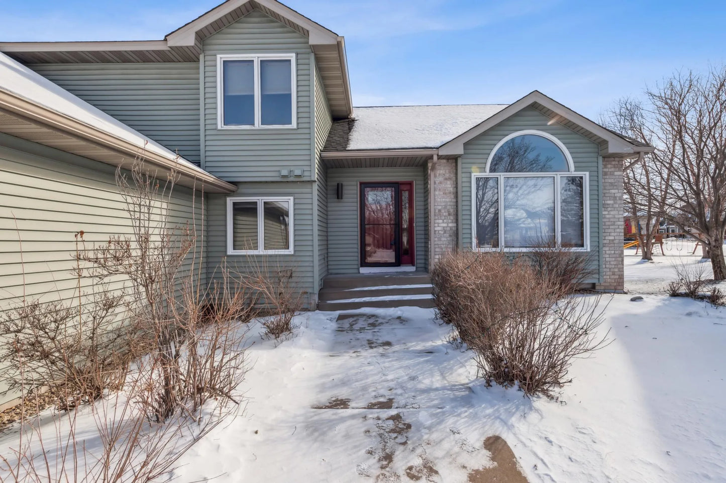 6670 Clearwater Creek Drive, Lino Lakes, MN 55038