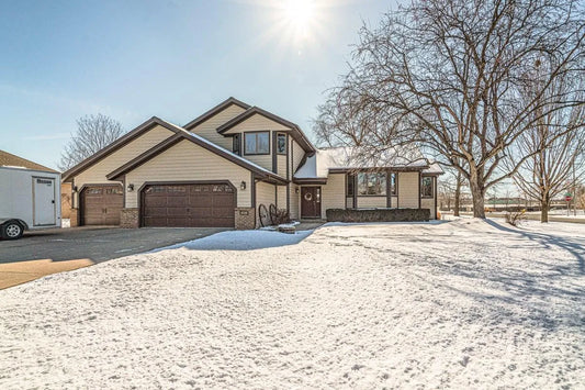 2710 Jade Circle, Shakopee, MN 55379