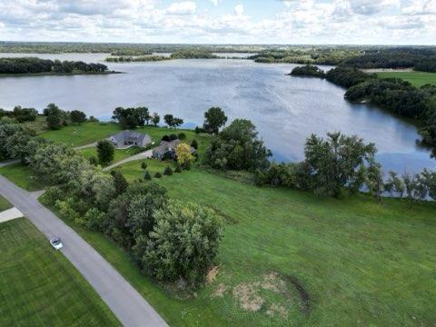 - 106th Avenue, Spicer, MN 56201