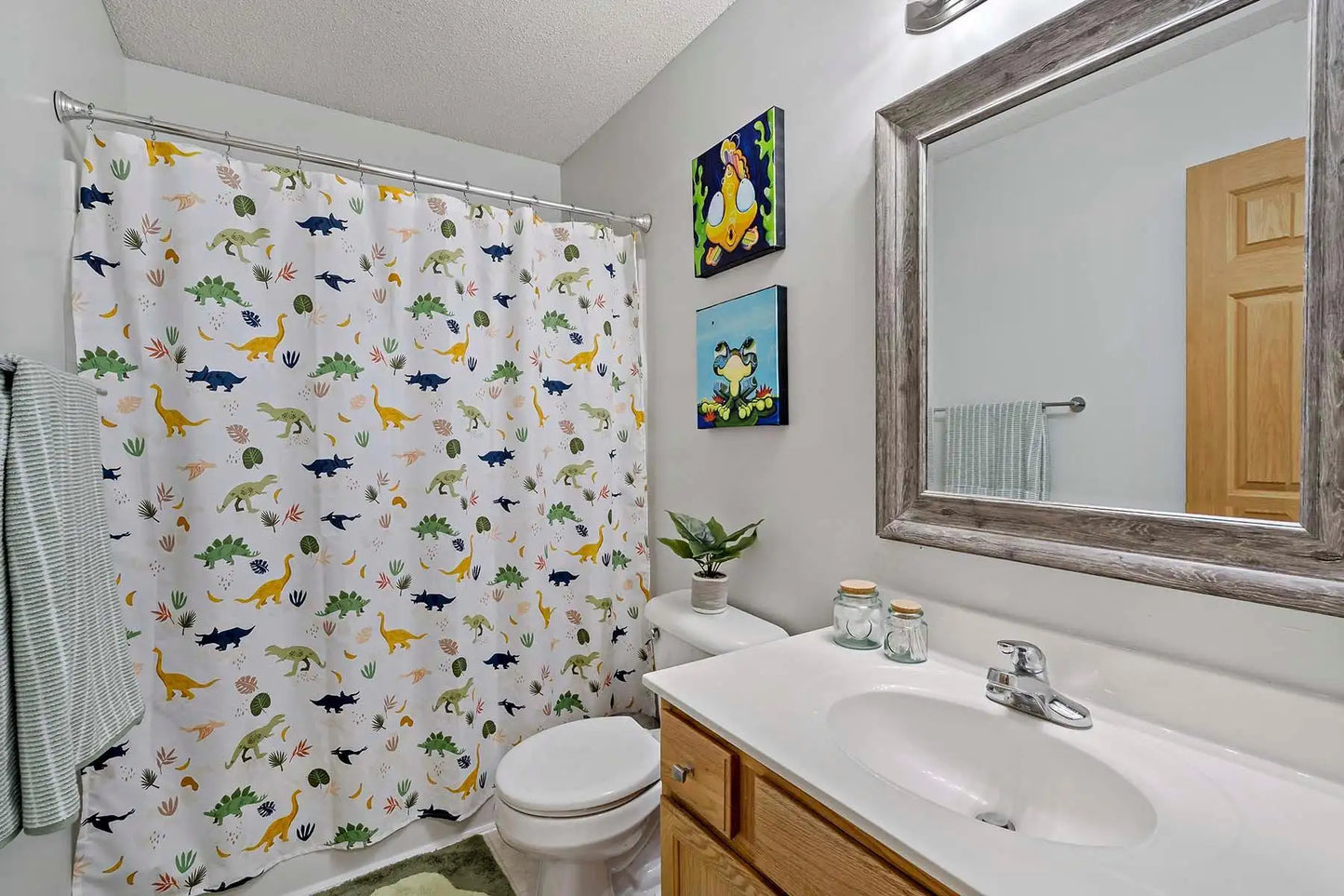 810 Newberry Lane, Chaska, MN 55318