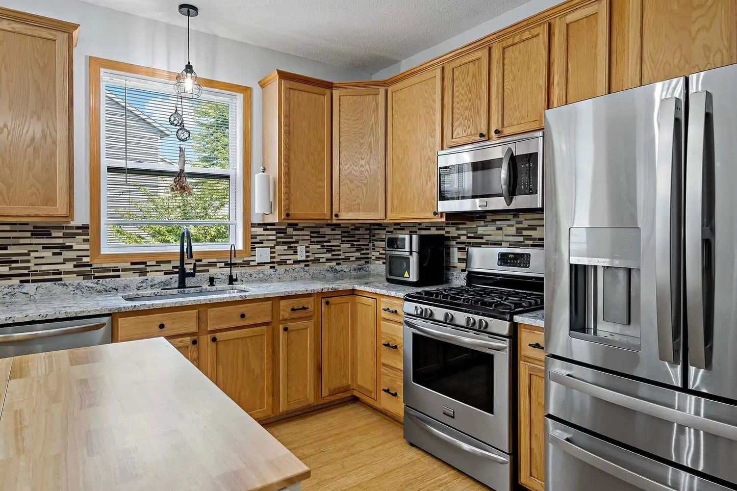 810 Newberry Lane, Chaska, MN 55318