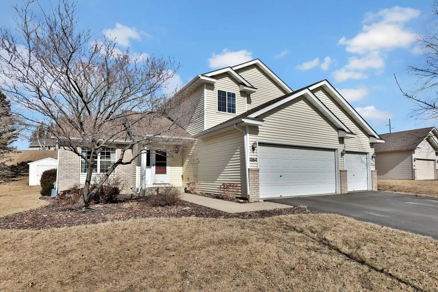 1064 Pond Curve, Waconia, MN 55387