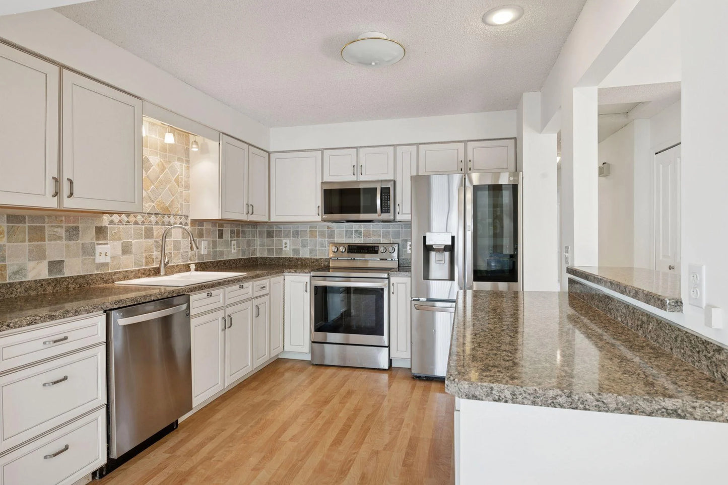 8280 Cypress Lane, Eden Prairie, MN 55347