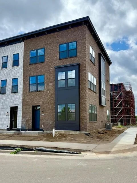 2260 Village Way, Saint Paul, MN 55116