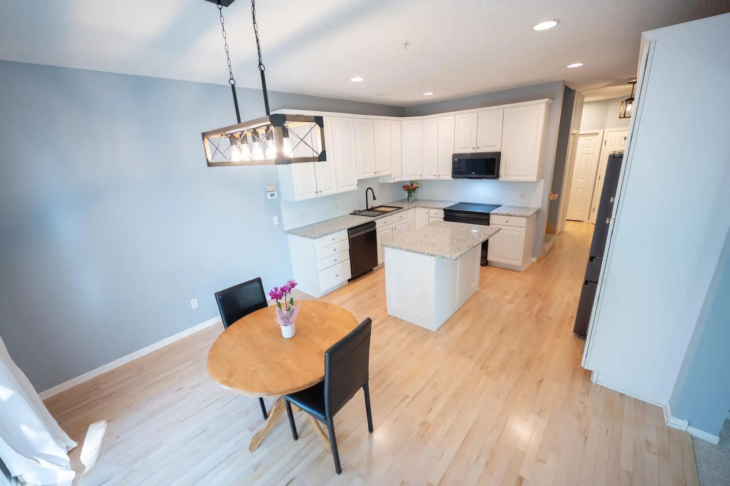 10100 Bridgehill Terrace, Eden Prairie, MN 55347