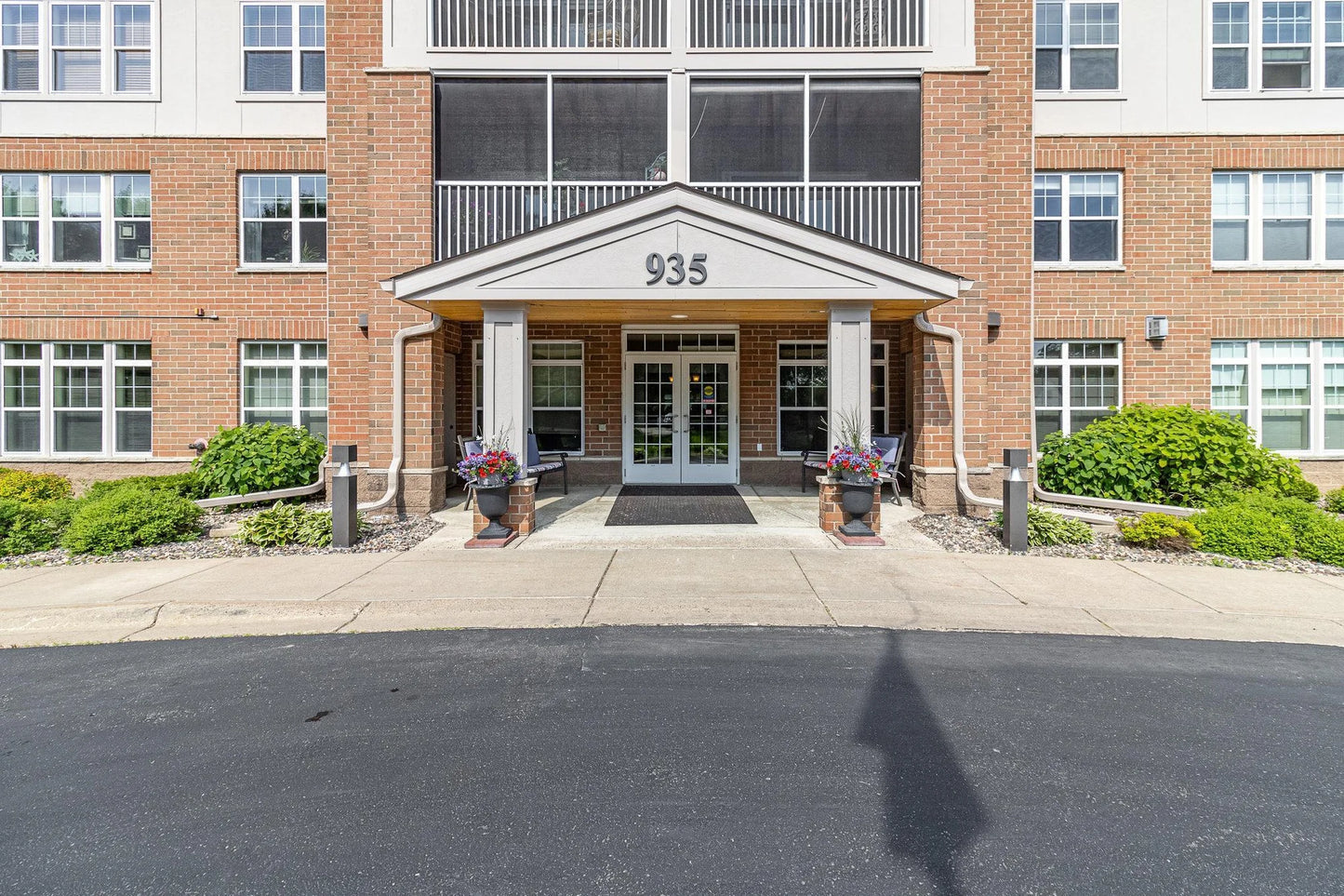 935 Ferndale Street, Maplewood, MN 55119