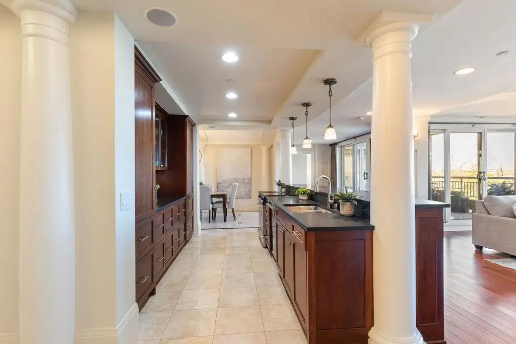 8301 Creekside Circle, Bloomington, MN 55437