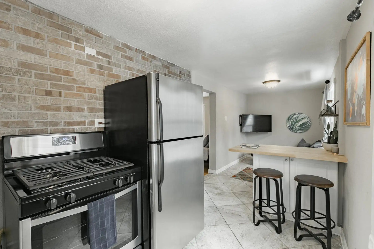 1541 Charles Avenue, Saint Paul, MN 55104