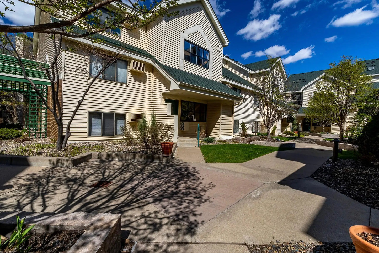 7631 Edinborough Way, Edina, MN 55435