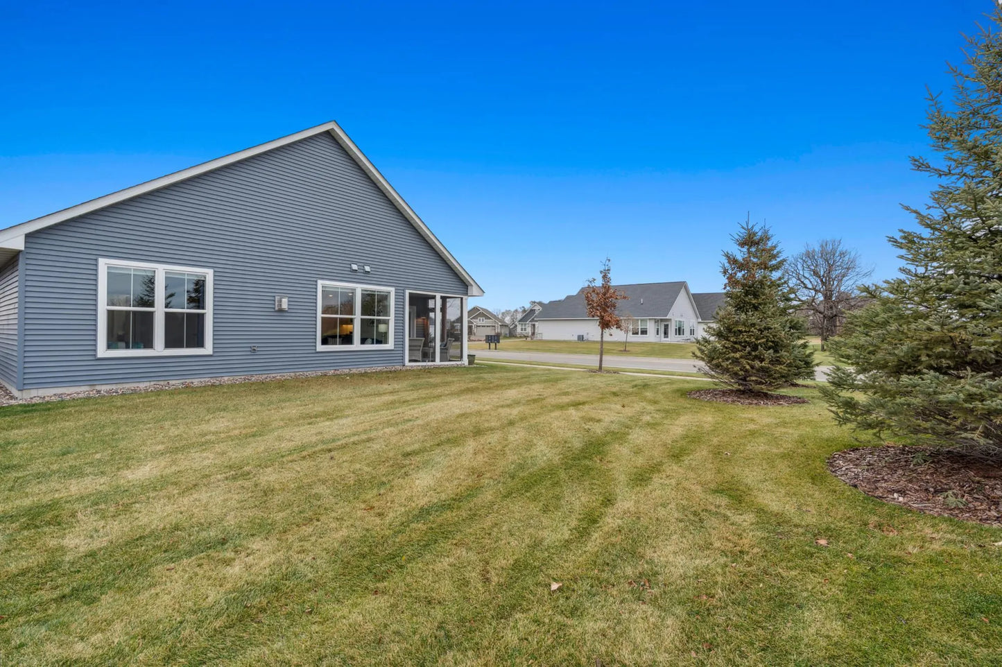 4274 Monarch Drive, Woodbury, MN 55129