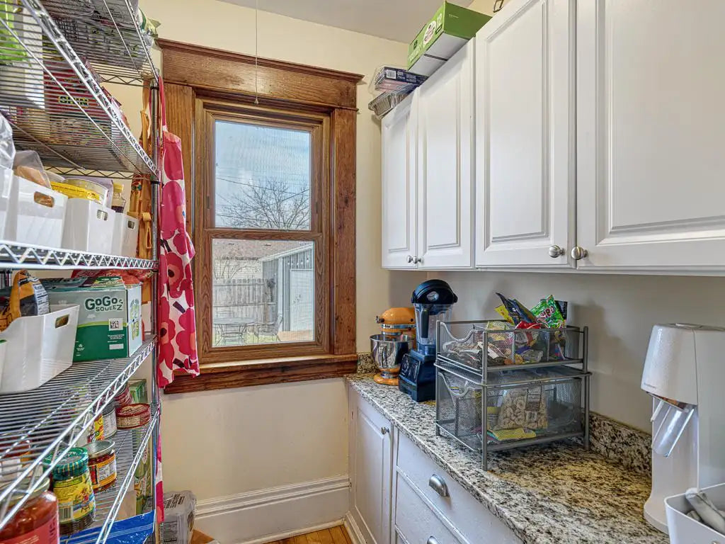 1183 Thomas Avenue, Saint Paul, MN 55104