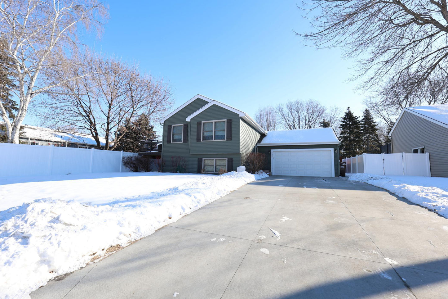 3887 Hallmark Avenue, Oakdale, MN 55128