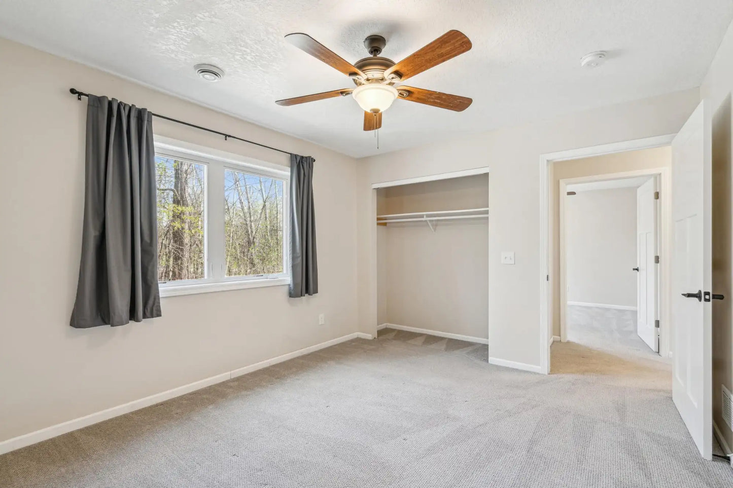 829 Garceau Lane, Vadnais Heights, MN 55127