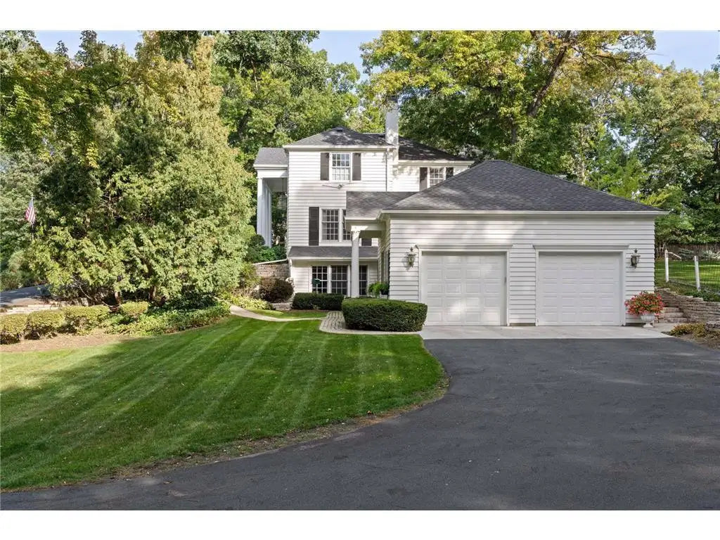 6321 Interlachen Boulevard, Edina, MN 55436